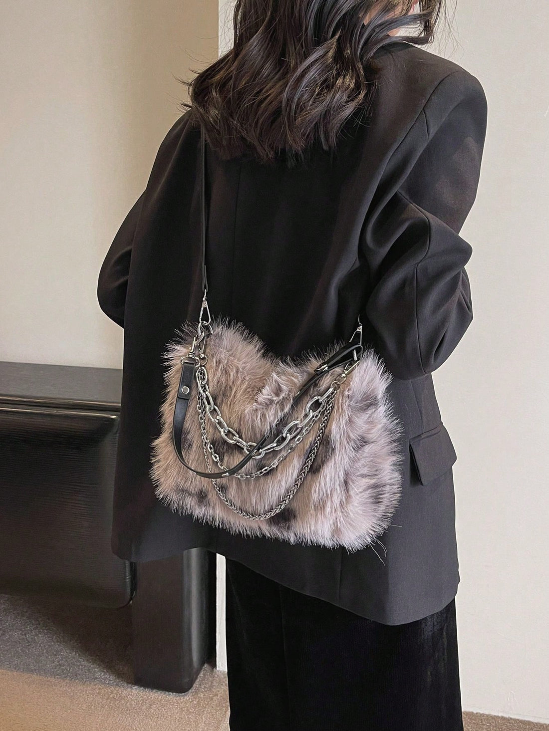 Women's Burgundy Leopard Spotted Faux Fur Shoulder Bag With Chain, Fashionable For Autumn/Winter-Grey