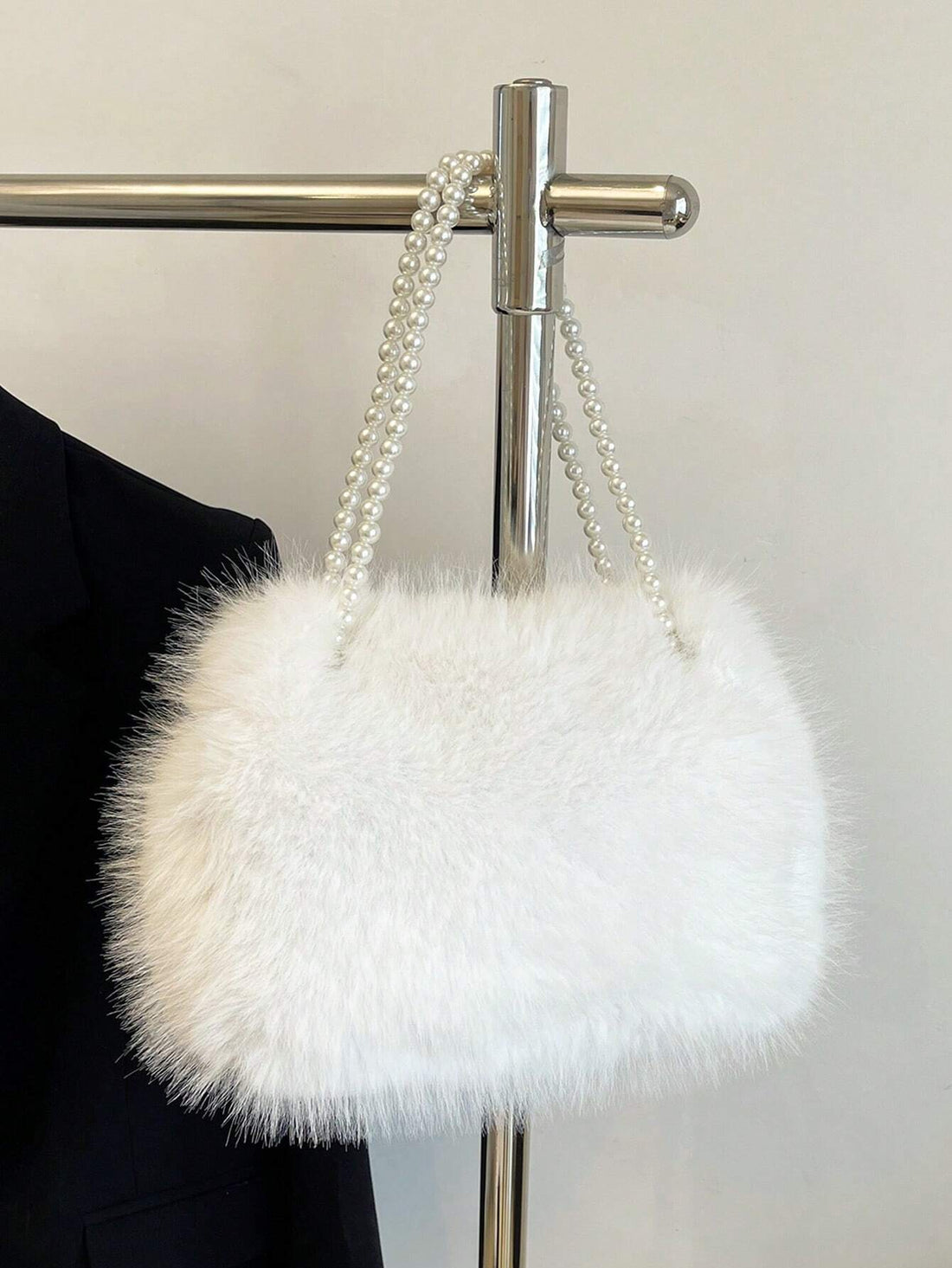 Autumn/Winter Plush Tote Bag – Large Capacity, Pearl Chain Handle, Lightweight Shoulder Handbag for Daily & Travel Use