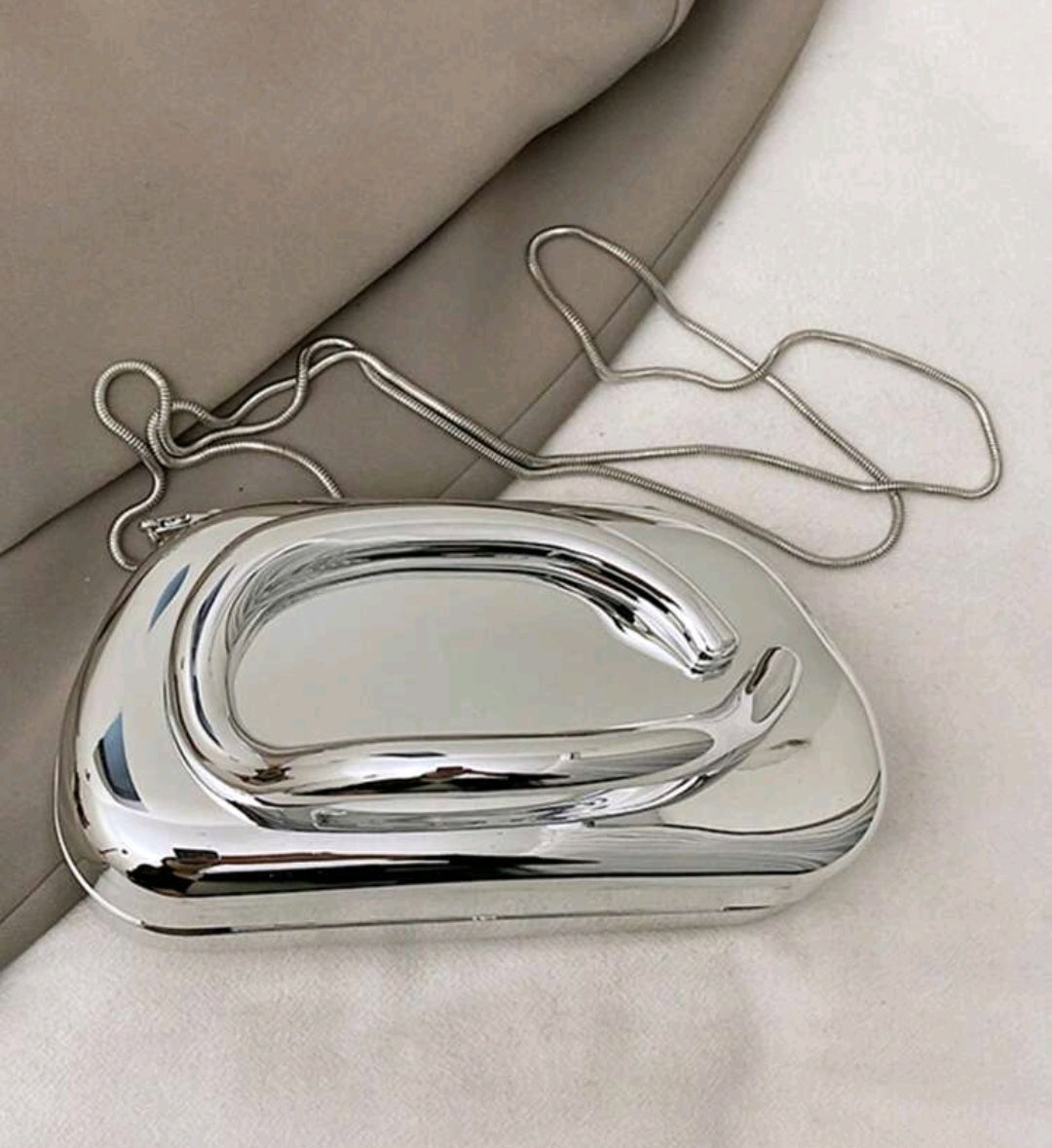 Full Silver Acrylic Clutch with a Gold-Toned C-shaped Hand-Held Evening Glamorous Fancy Marbling Bag For Women Box Bag Chain Holder Shoulder Strap Casual Retro Bag Party Atmospheric Temperature Bag