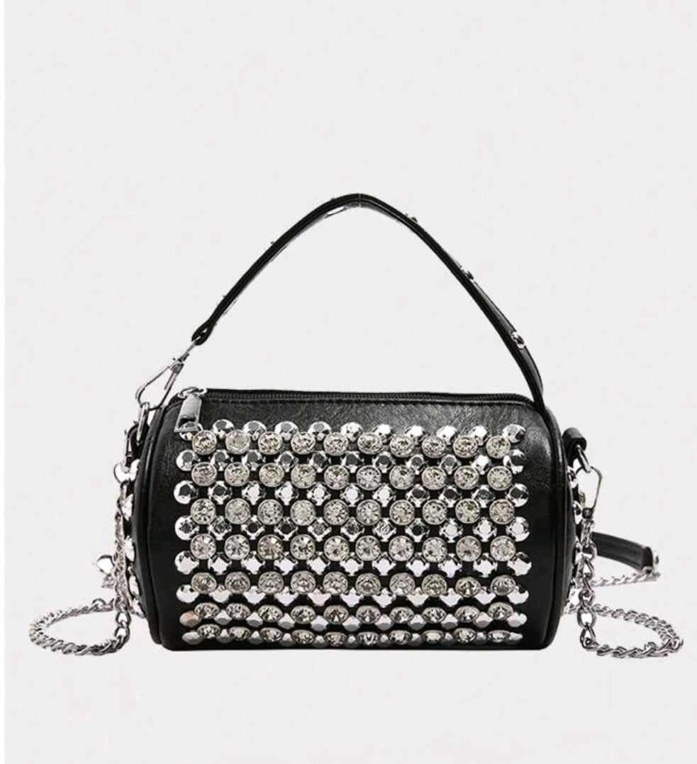 Classic Personalized Cylinderical Black Bag, Exquisite And Stylish, Versatile Diamond-Studded Banquet Handbag, Fashionable Chain, Solid Color Rivet-Studded Crossbody Bag suitable for Parties, Dinners, Street Photography and Musical Festivals.